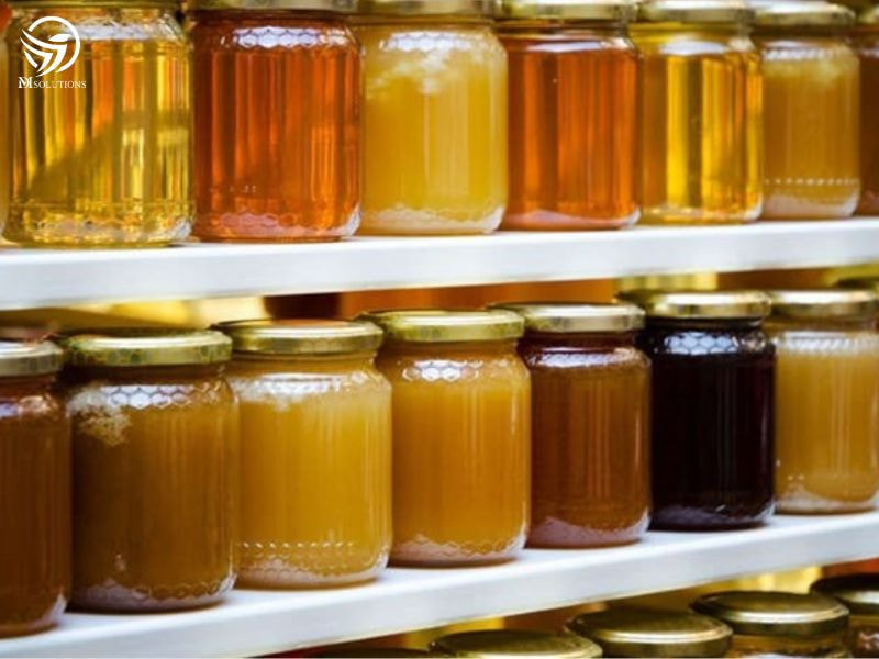 Nếu bạn nhận thấy màu sắc của mật ong ngày càng đậm hơn so với lúc mới mua, đó là dấu hiệu cho thấy mật ong đã bắt đầu quá trình lão hóa và không nên sử dụng nữa