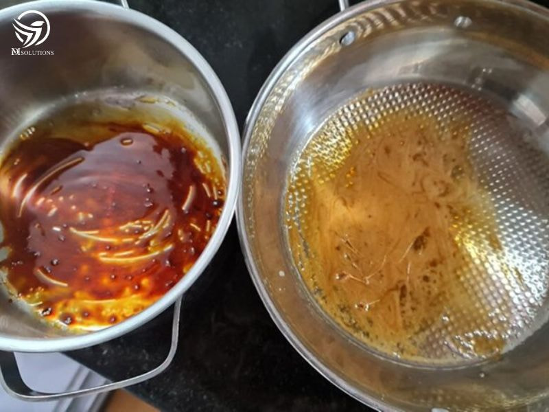 đun nhẹ một lượng nhỏ mật ong trên lửa nhỏ, nếu là mật ong nguyên chất, sẽ đặc lại nhưng không bị vón cục. Ngược lại, nếu mật ong giả khi đun, nước sẽ bay hơi và đường sẽ kết tinh lại thành những cục nhỏ.